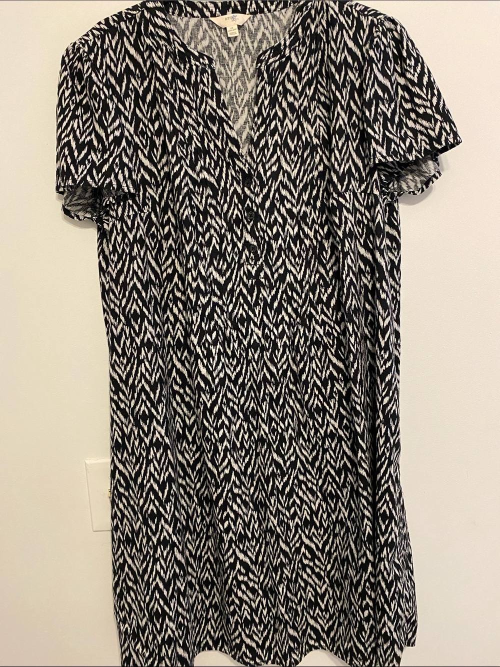 Terra & Sky Black and White V-Neck Printed Midi Dress, lightweight summer dress